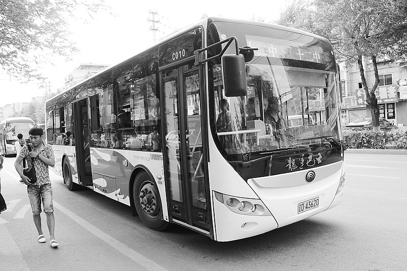 抚顺市近七成公交车已更换为新能源车。